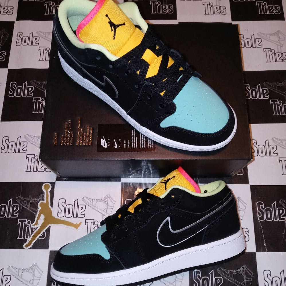 🚫SOLD🚫Air Jordan 1 Low SE Bio Hack Aurora Green
